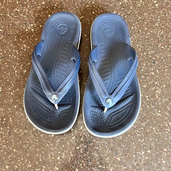 Crocs Thong Slip on Flip Flop Sandals Size Mens 6 Womens 8 Navy Blue Logo Rubber - Picture 2 of 6